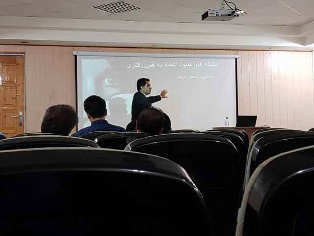 نحوه استفاده از وسایل دیداری در هنگام سخنرانی