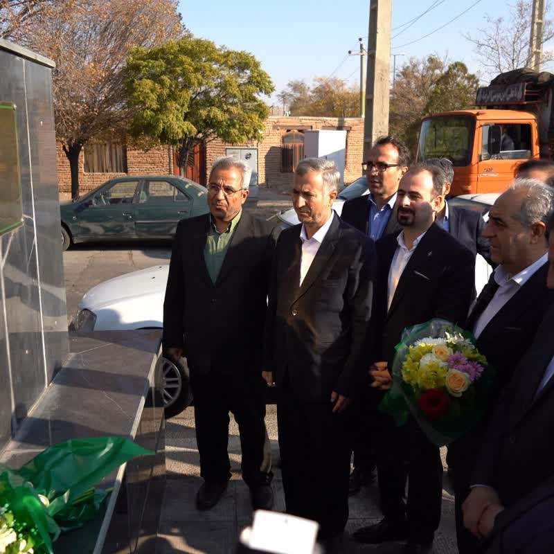 ادای احترام استاندار آذربایجان‌شرقی به مقام شادروان مهندس سیدرضا مقیمی اصل