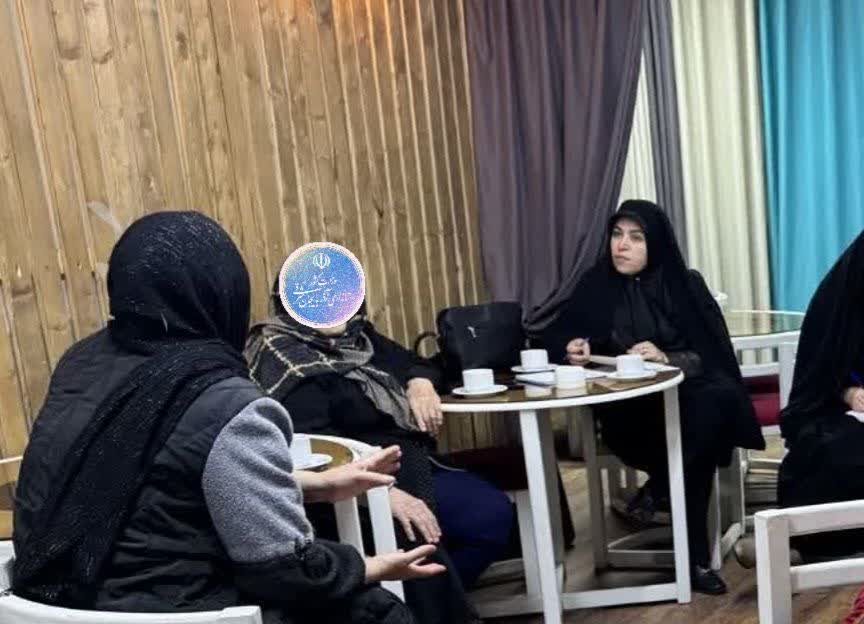 لیلا بنام پای درد دل خانواده‌های آسیب‌دیده از جنگ رمضان نشست
